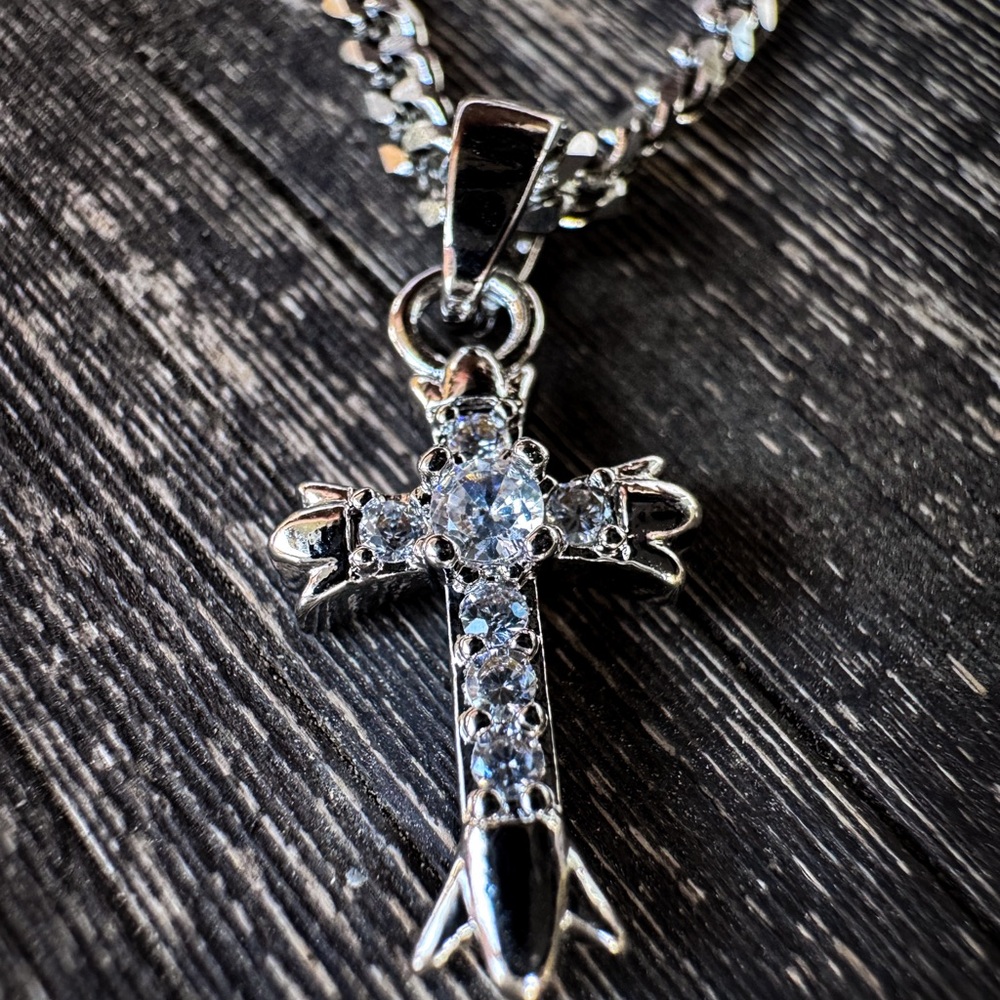 New Silver Cross Pendant Necklace